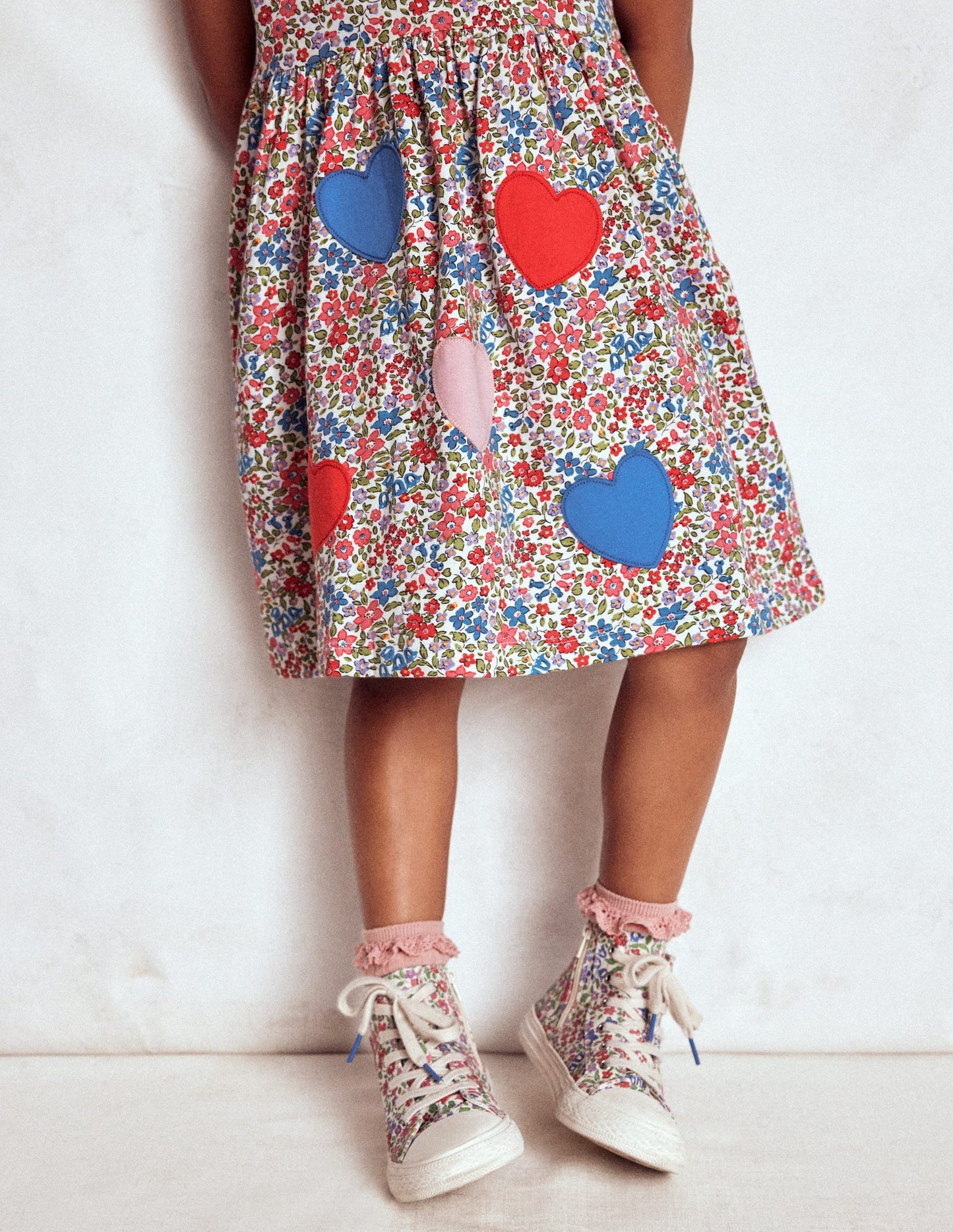 Appliqué T-shirt Dress-Rose Pink Flowerbed Hearts